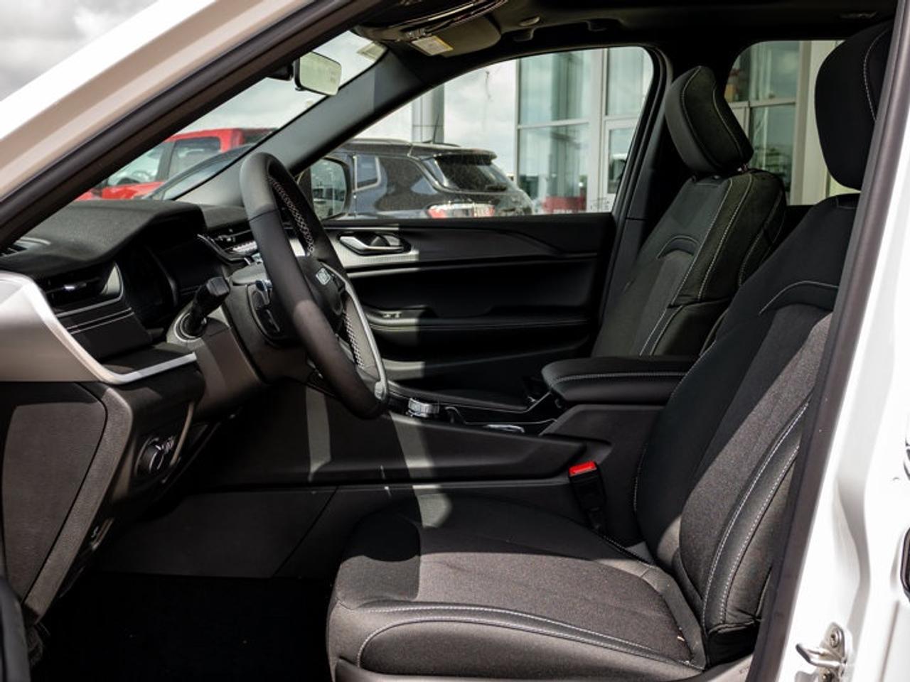 2026 Jeep Grand Cherokee Laredo X Photo