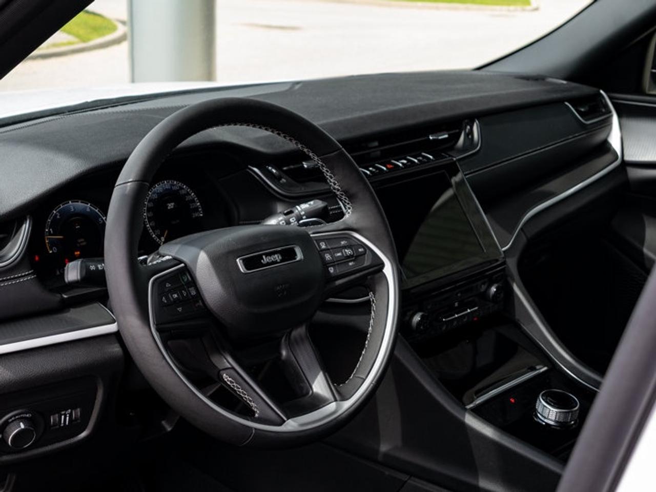 2026 Jeep Grand Cherokee Laredo X Photo