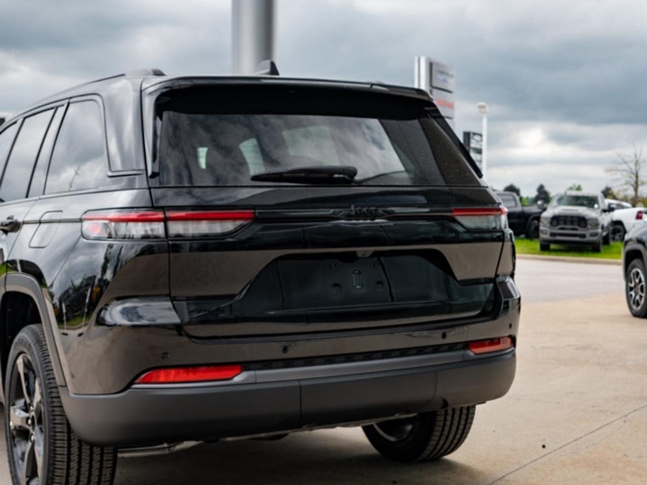 2026 Jeep Grand Cherokee Altitude Photo