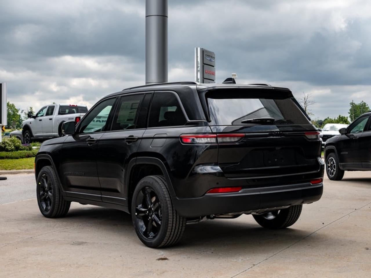 2026 Jeep Grand Cherokee Altitude Photo