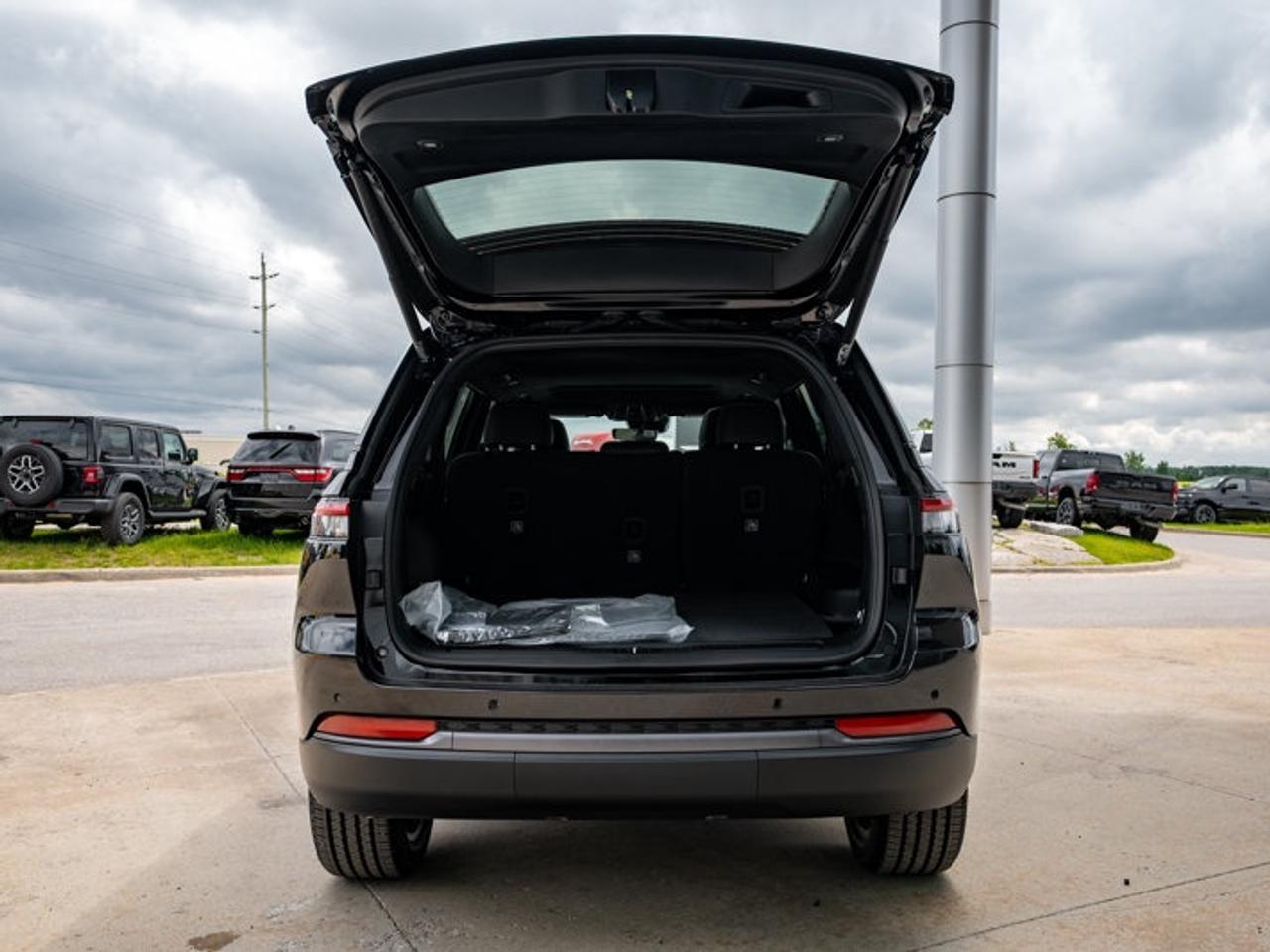 2026 Jeep Grand Cherokee Altitude Photo
