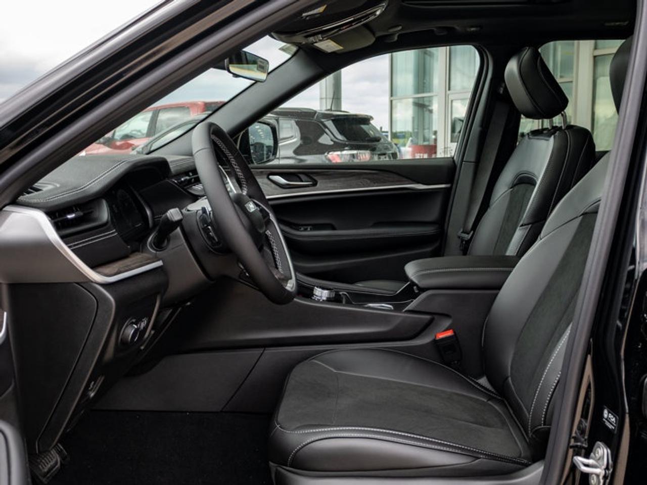 2026 Jeep Grand Cherokee Altitude Photo