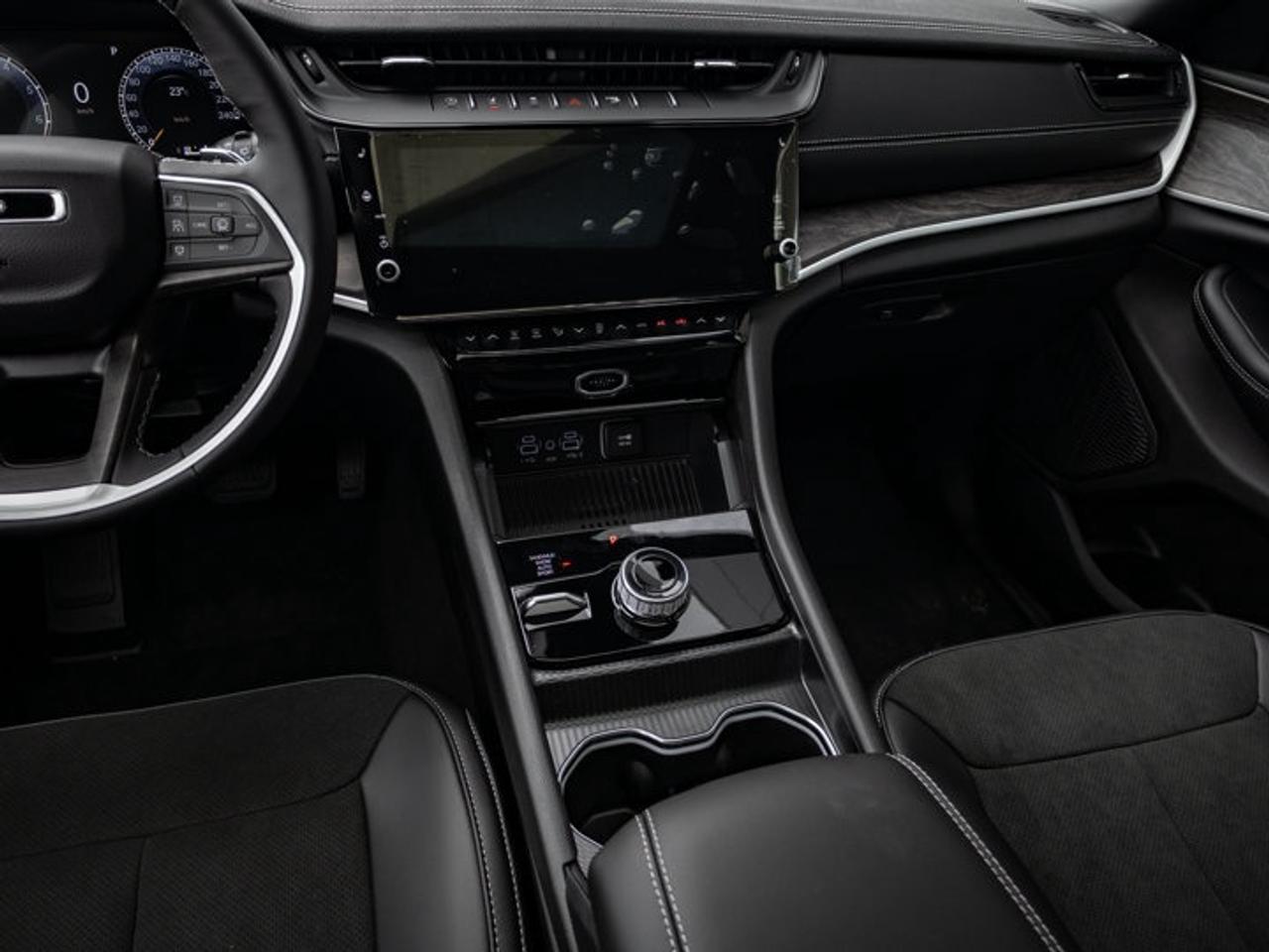 2026 Jeep Grand Cherokee Altitude Photo