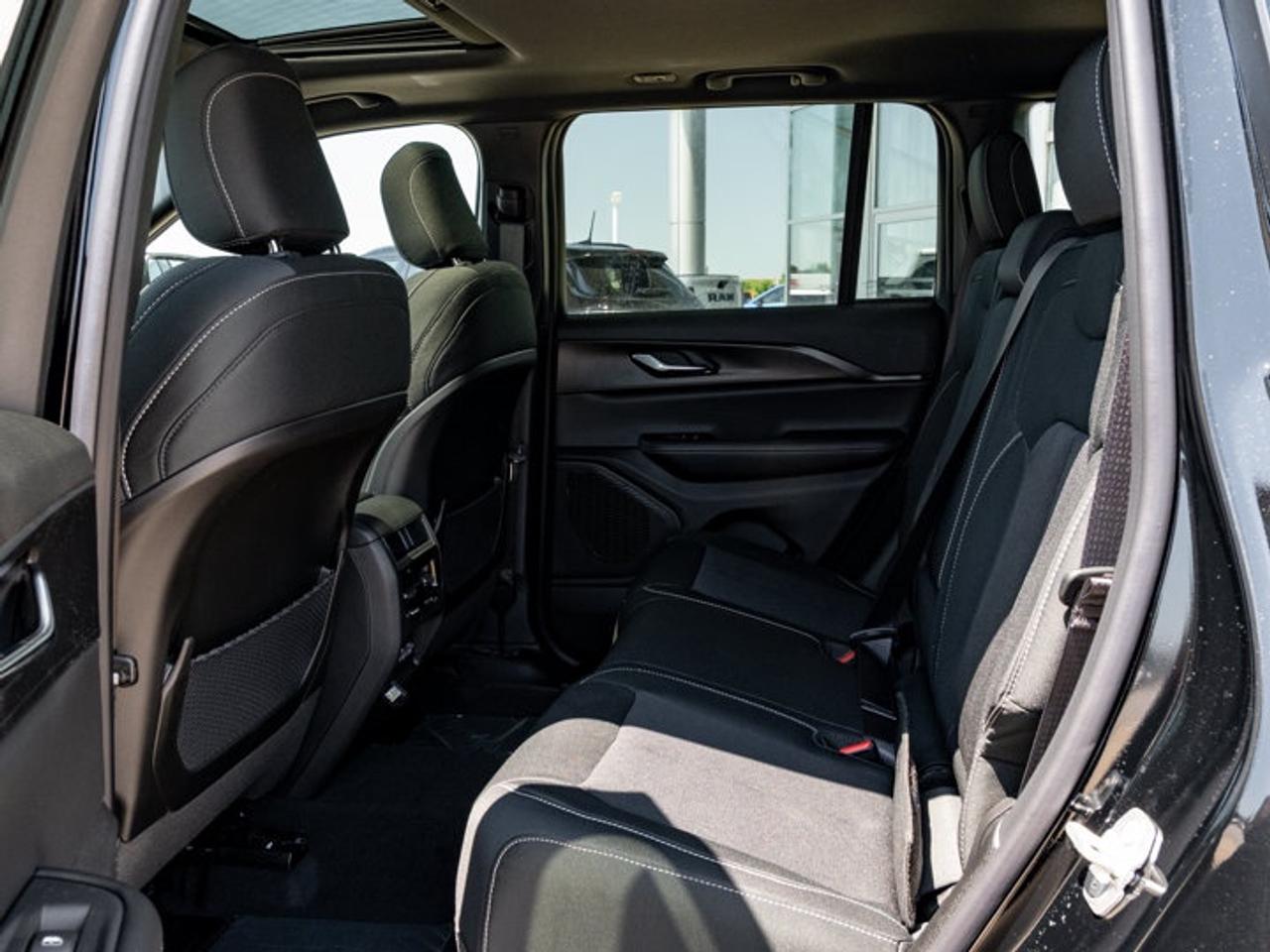 2026 Jeep Grand Cherokee Laredo X Photo