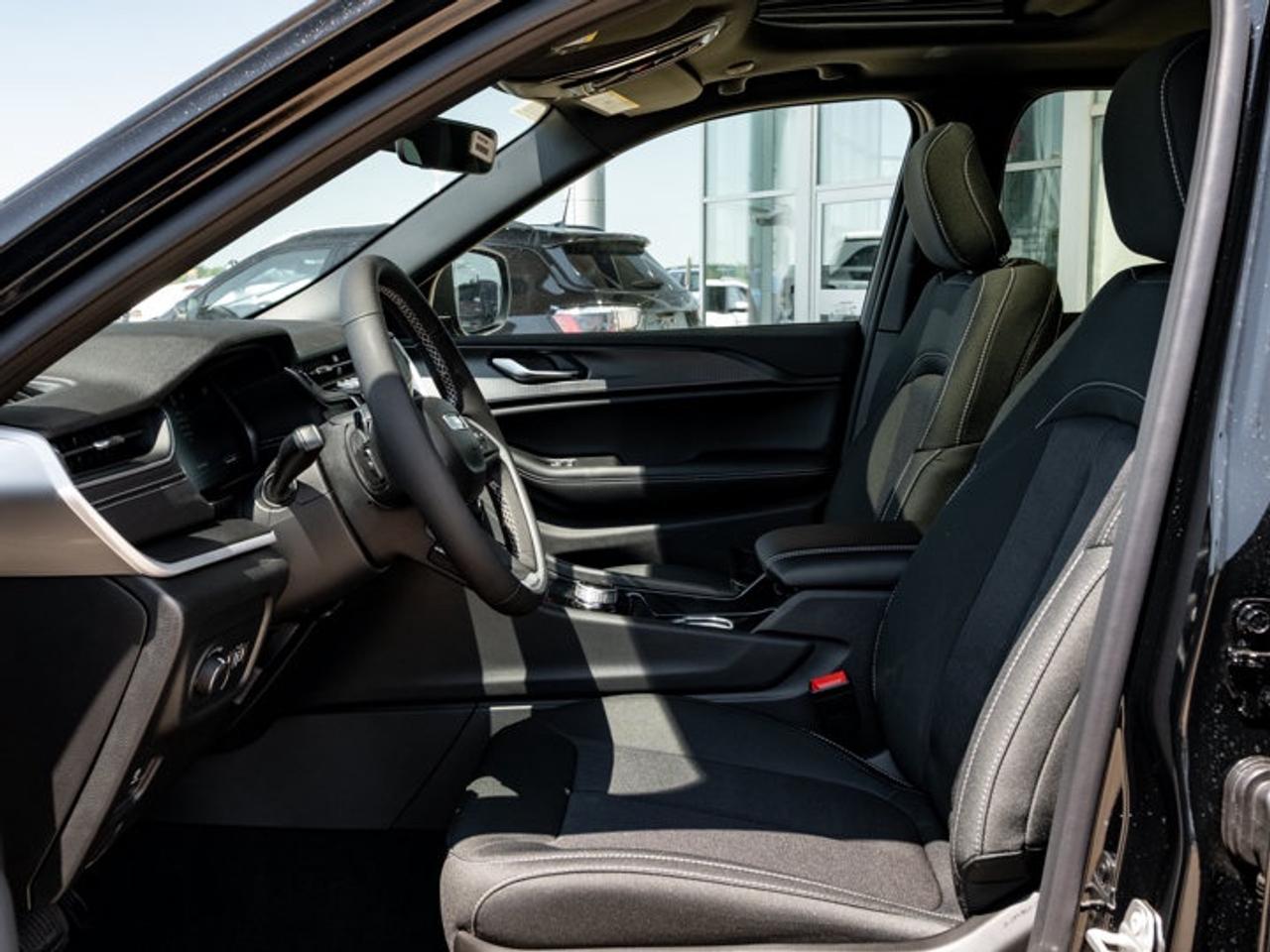 2026 Jeep Grand Cherokee Laredo X Photo