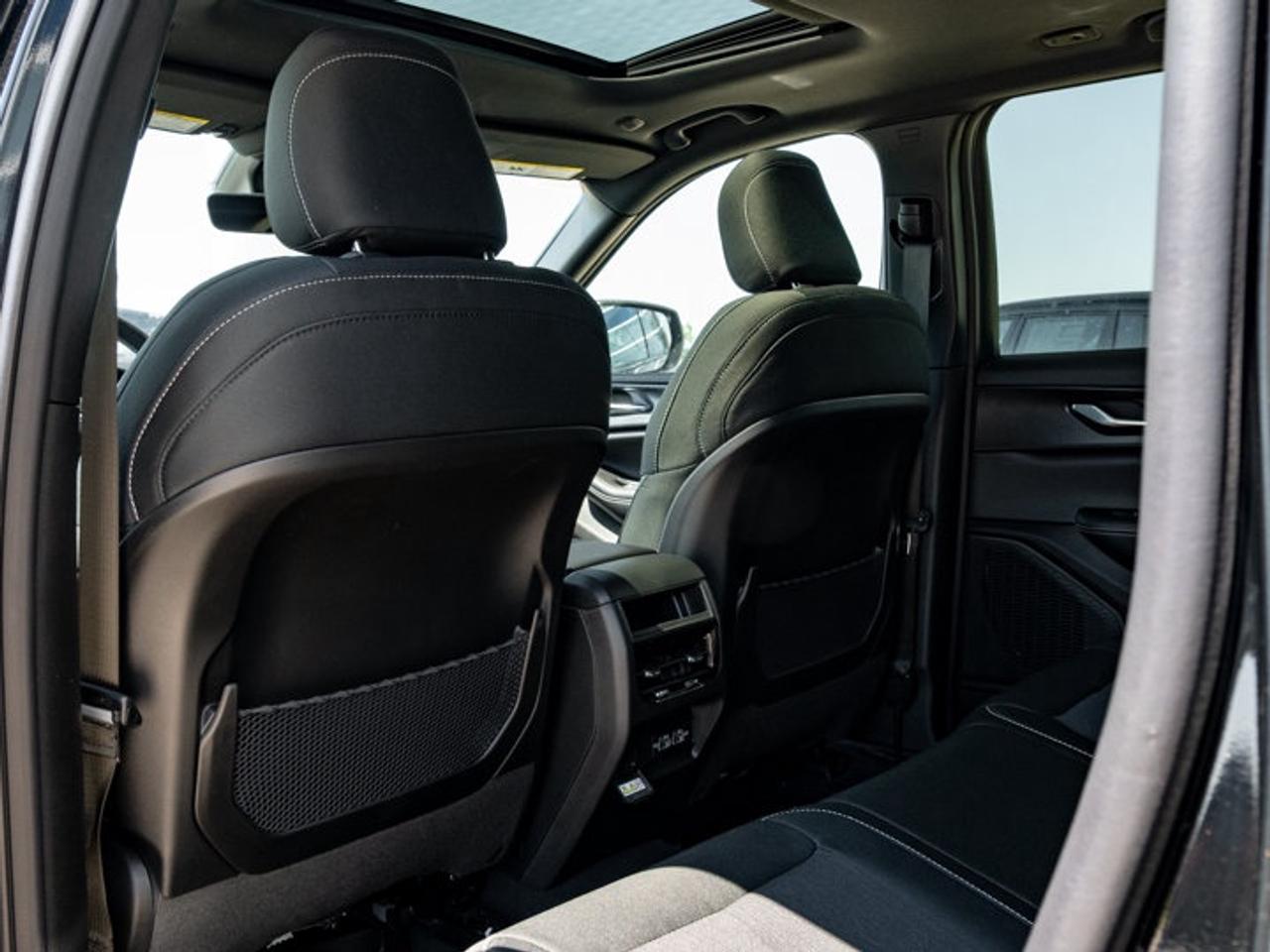 2026 Jeep Grand Cherokee Laredo X Photo