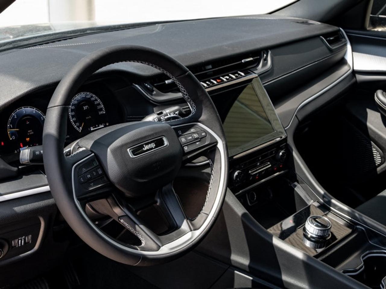 2026 Jeep Grand Cherokee Laredo X Photo