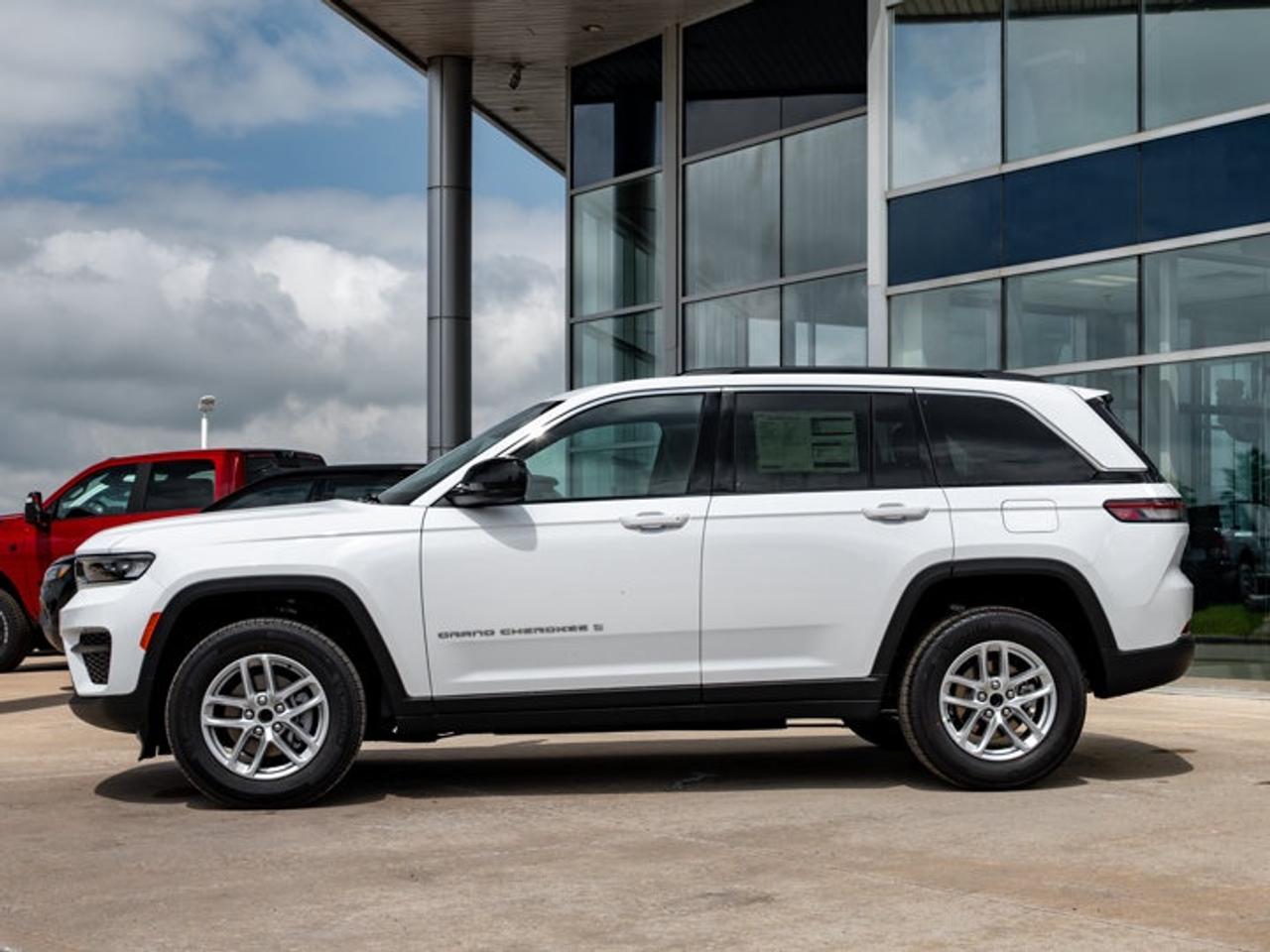 2026 Jeep Grand Cherokee Laredo X Photo