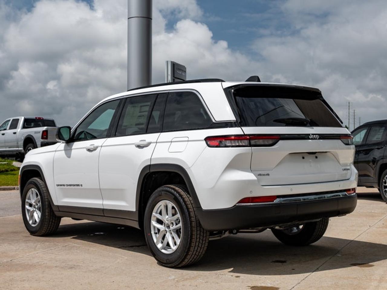 2026 Jeep Grand Cherokee Laredo X Photo