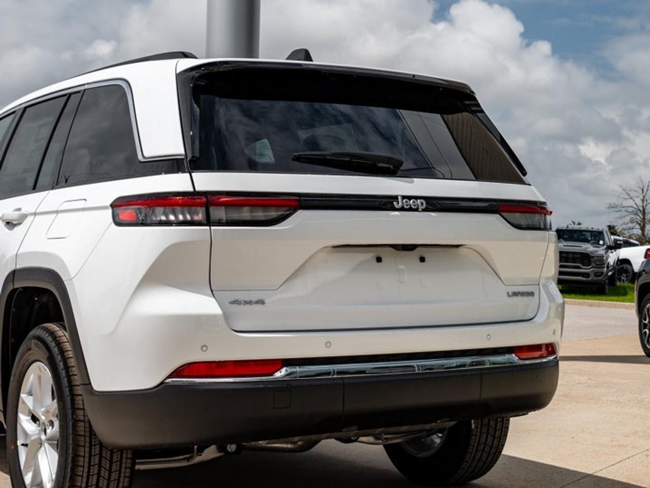 2026 Jeep Grand Cherokee Laredo X Photo