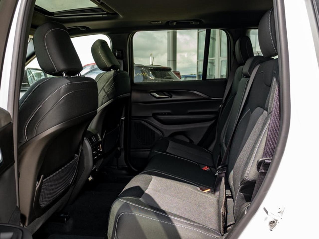 2026 Jeep Grand Cherokee Laredo X Photo