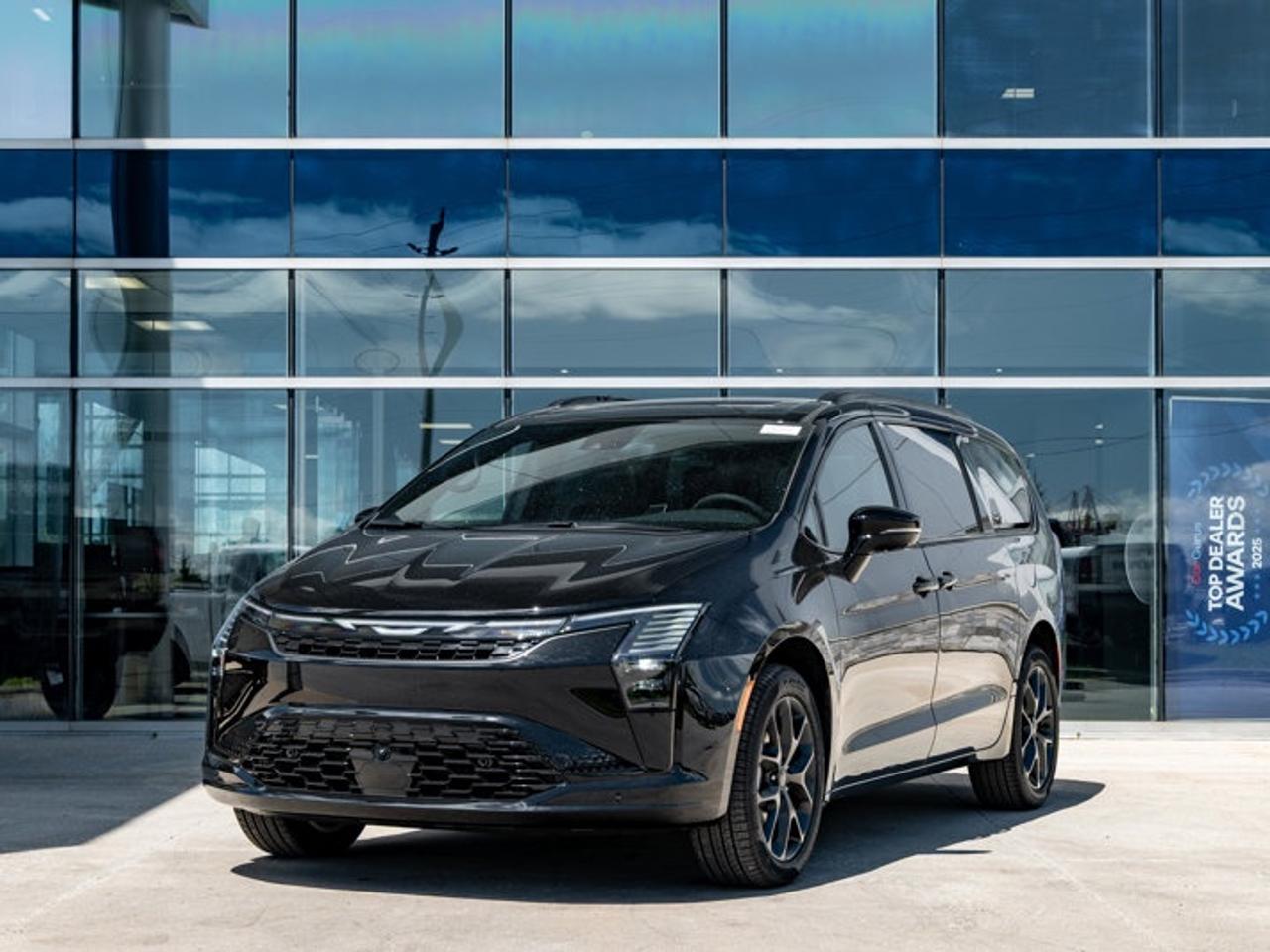 2027 Chrysler Pacifica Limited Photo