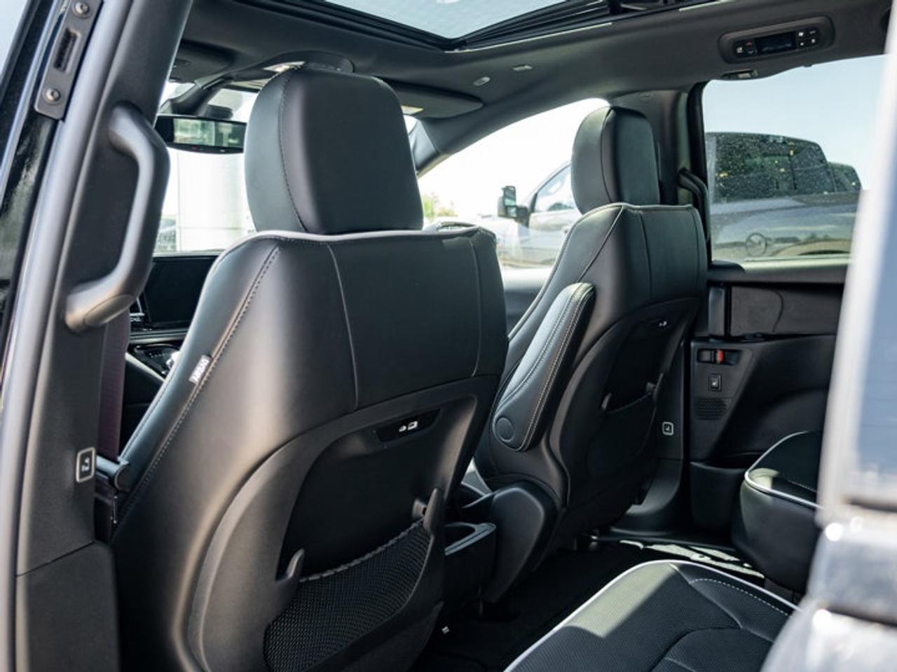 2027 Chrysler Pacifica Limited Photo