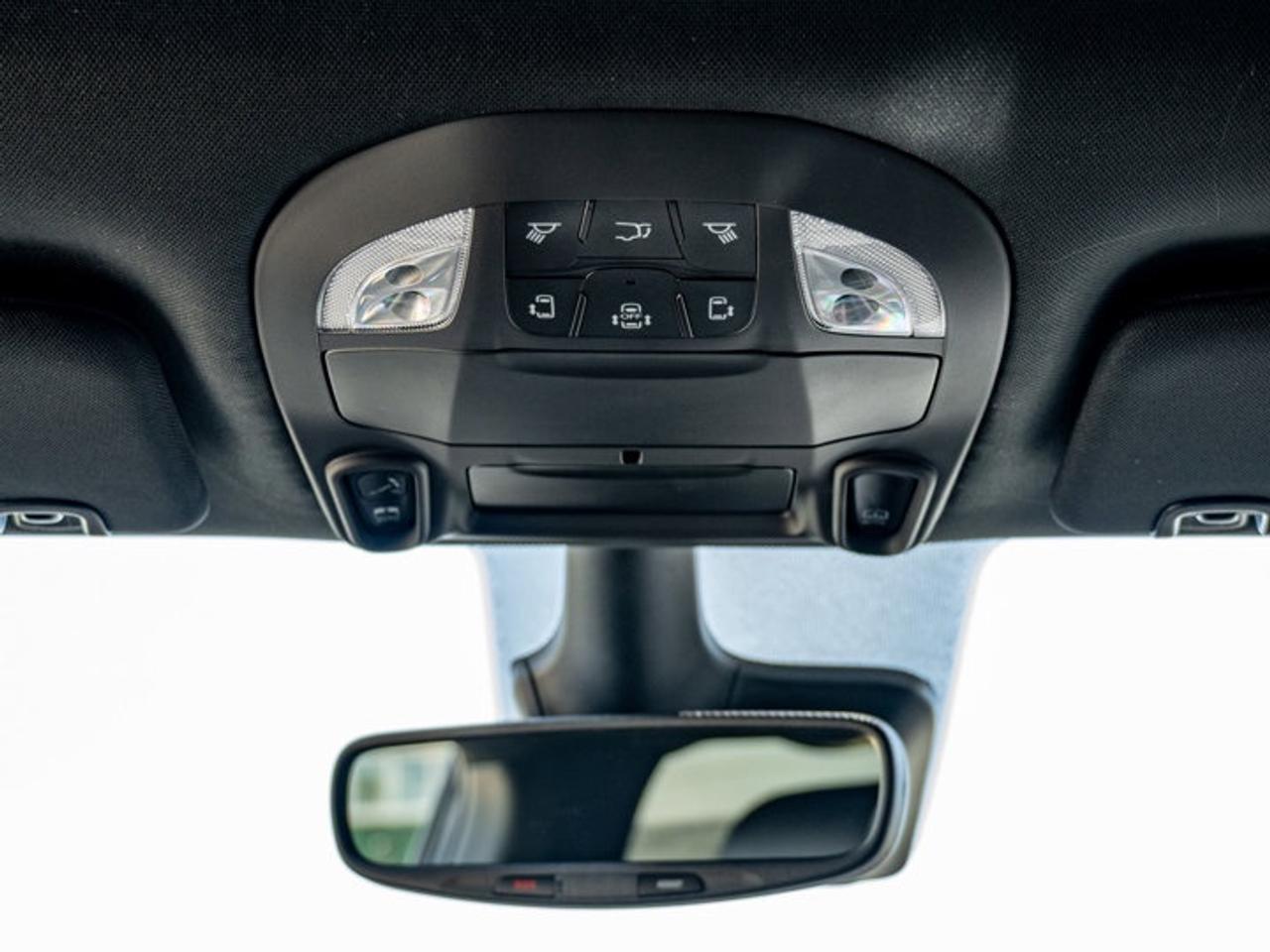 2027 Chrysler Pacifica Limited Photo