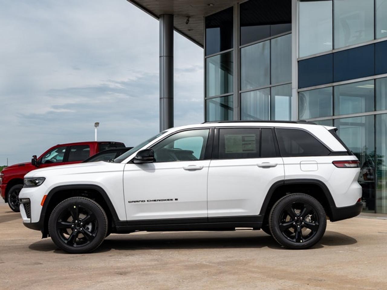 2026 Jeep Grand Cherokee Limited Photo4