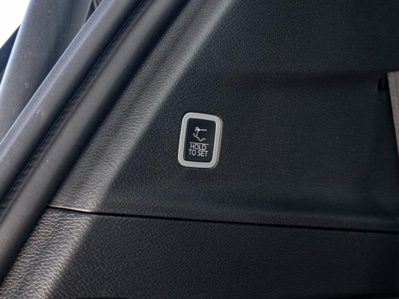2027 Chrysler Pacifica Select Photo