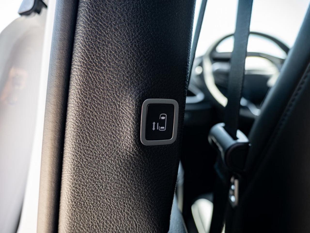 2027 Chrysler Pacifica Select Photo