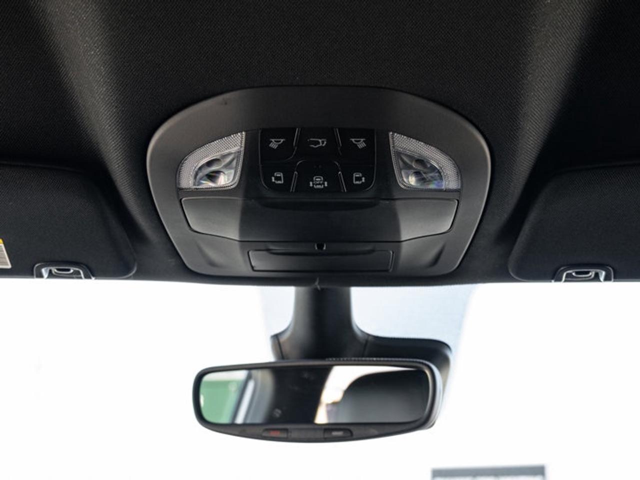 2027 Chrysler Pacifica Select Photo