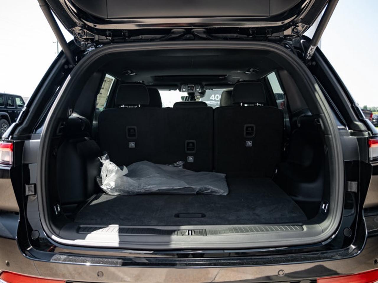 2026 Jeep Grand Cherokee Laredo X Photo