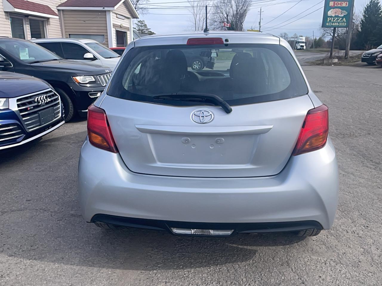 2017 Toyota Yaris LE Photo4