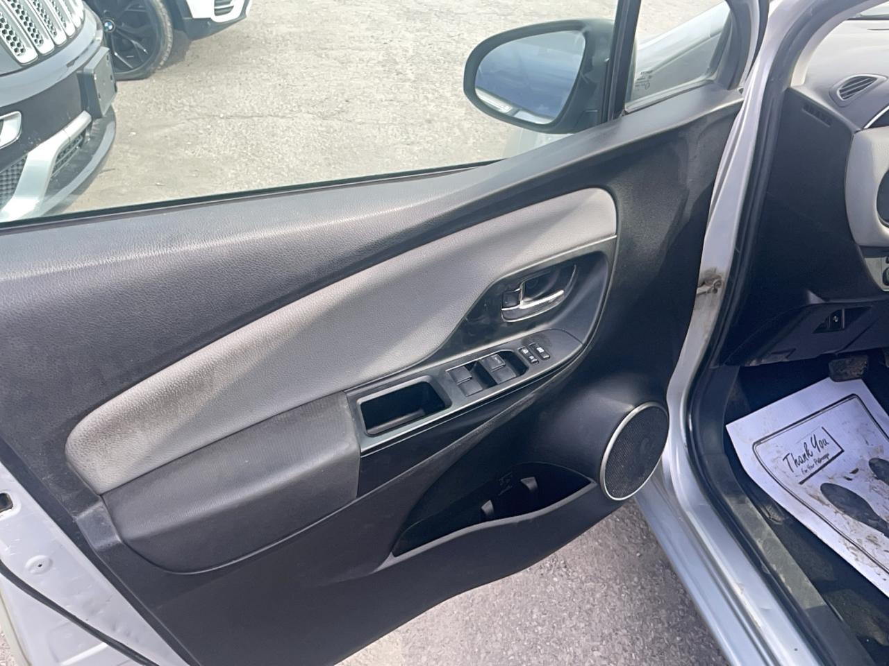 2017 Toyota Yaris LE Photo