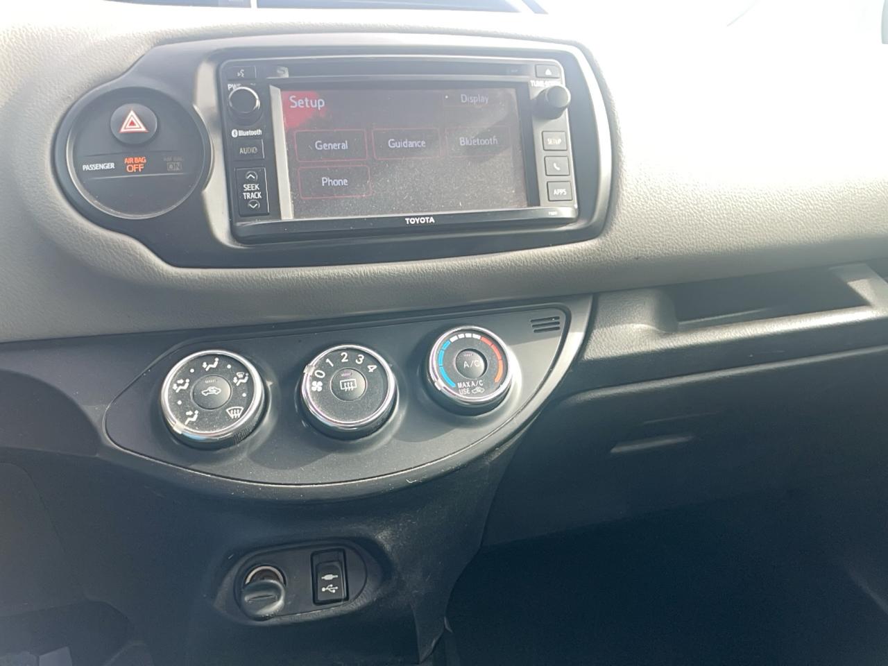 2017 Toyota Yaris LE Photo