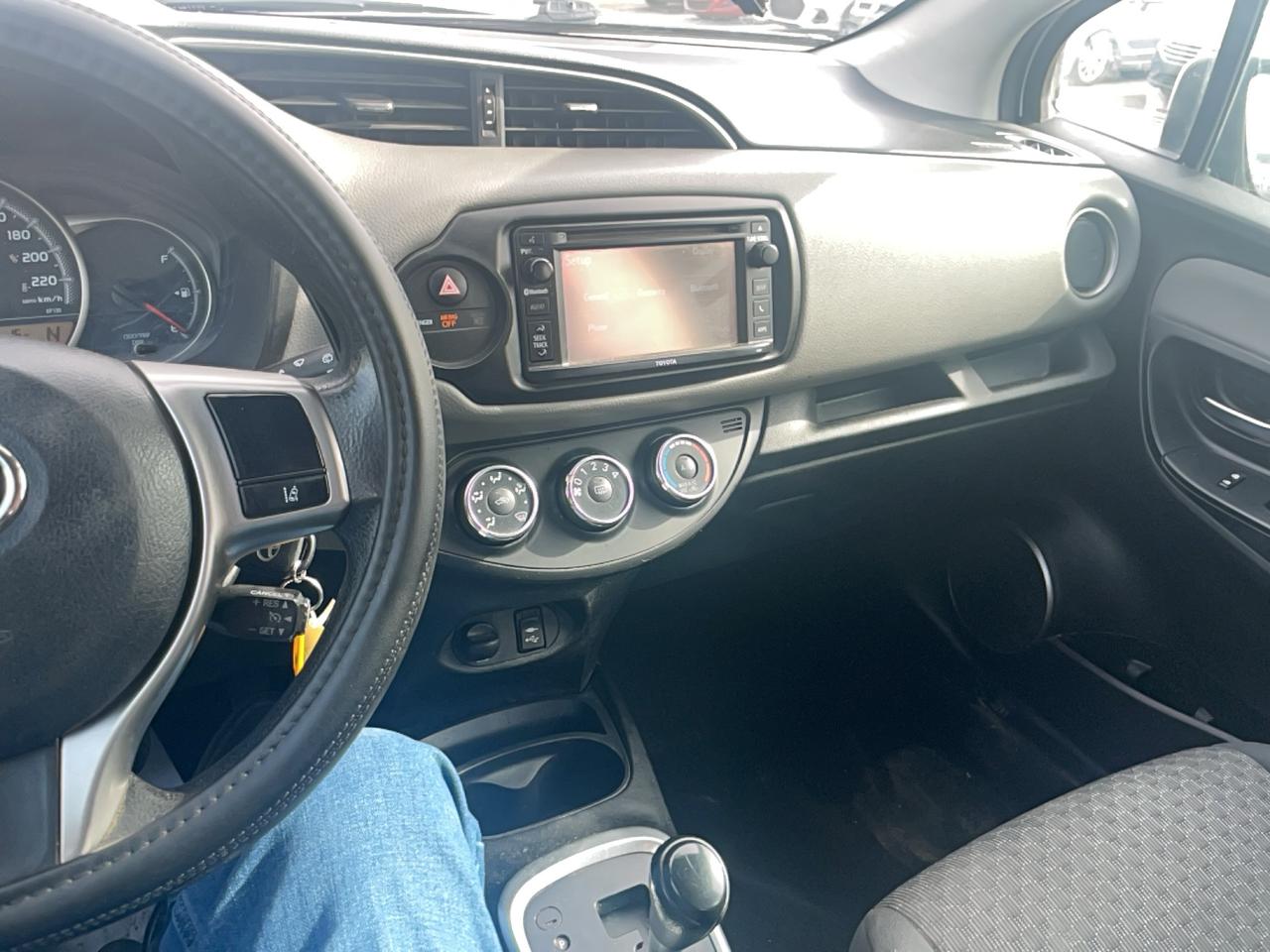 2017 Toyota Yaris LE Photo