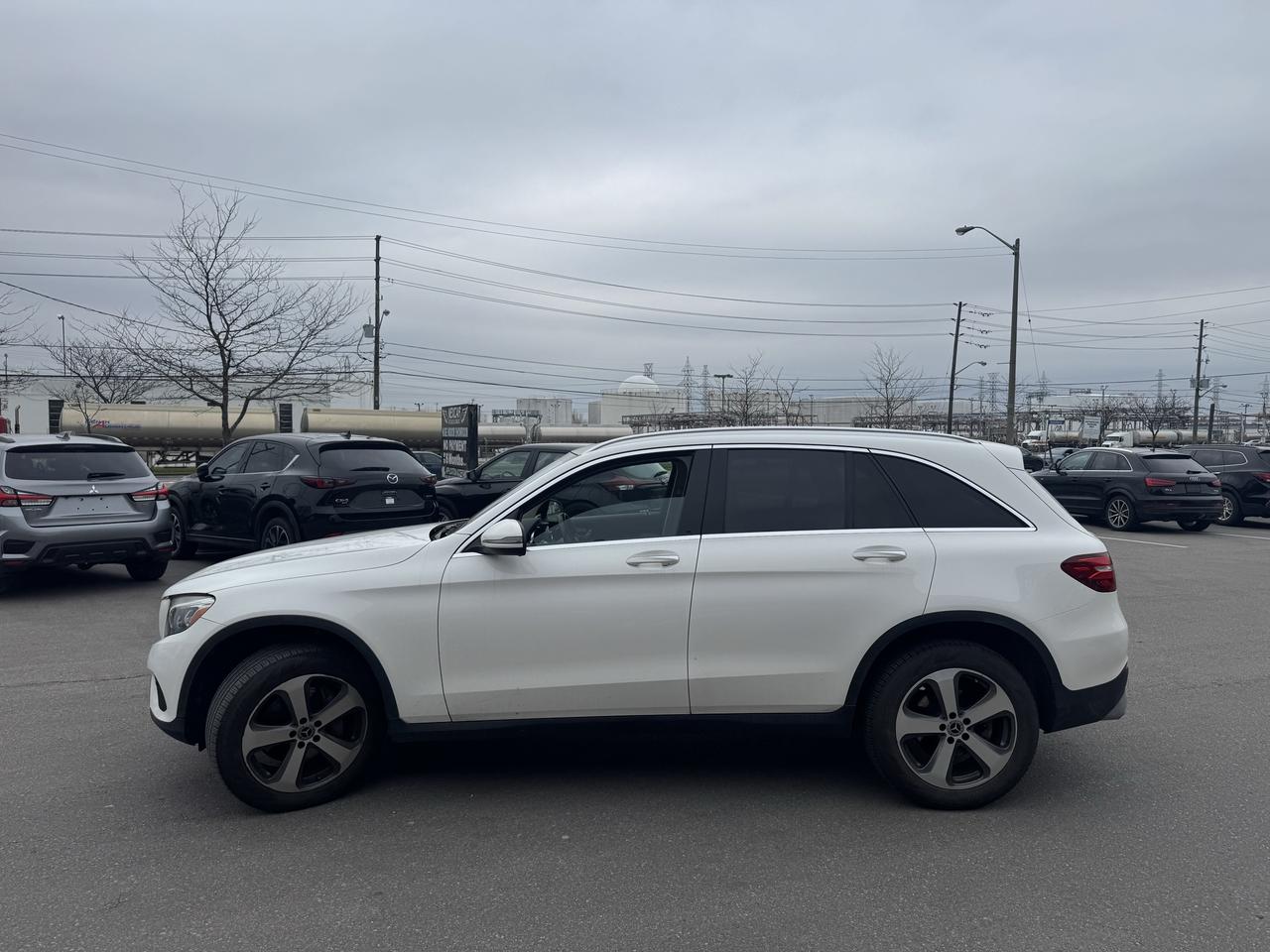 2018 Mercedes-Benz GLC-Class 300 4MATIC LEATHER PANO/ROOF NAVI B/SPOT CAMERA Photo3