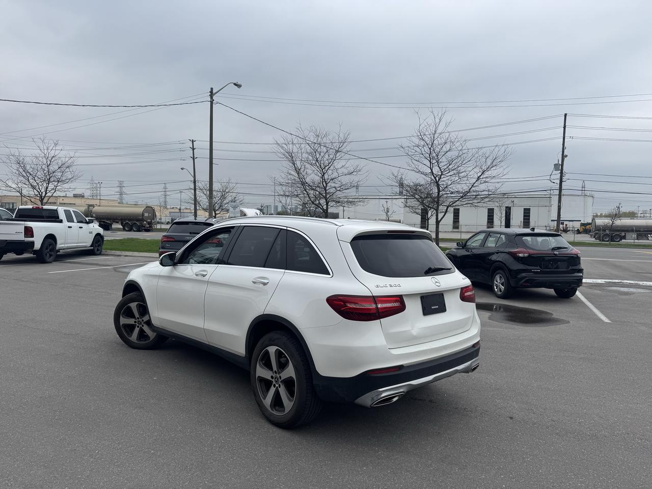 2018 Mercedes-Benz GLC-Class 300 4MATIC LEATHER PANO/ROOF NAVI B/SPOT CAMERA Photo4