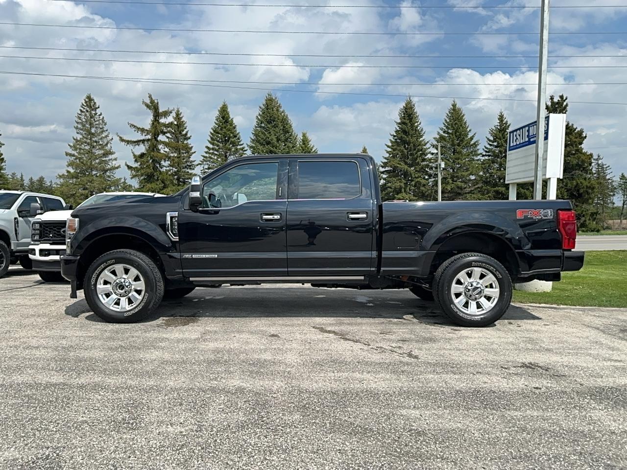 2022 Ford F-350 Platinum 4WD Crew Cab 6.75' Box Photo2