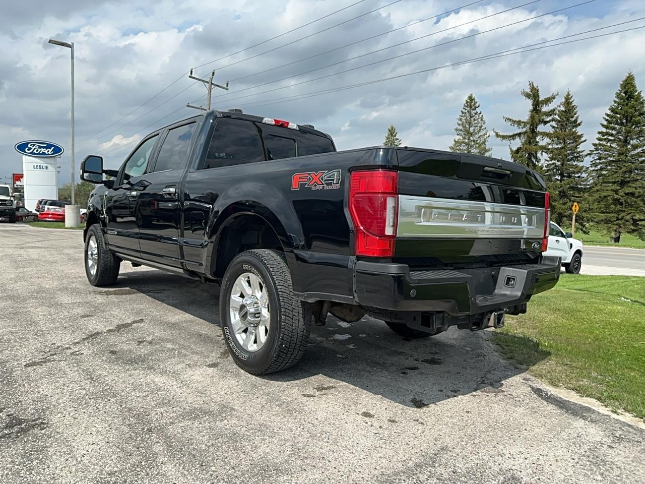 2022 Ford F-350 Platinum 4WD Crew Cab 6.75' Box Photo3