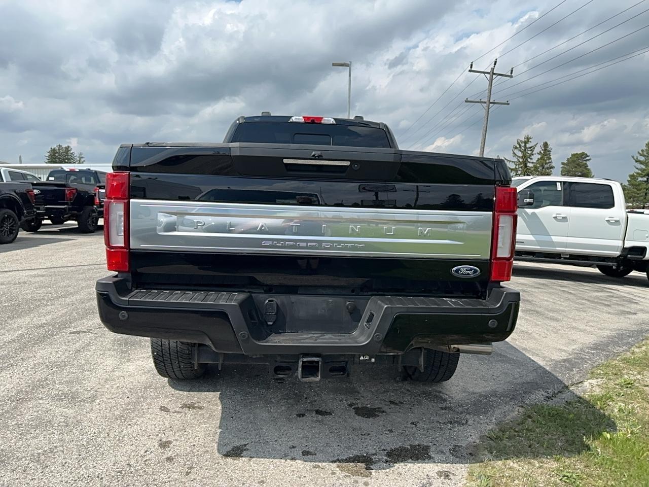 2022 Ford F-350 Platinum 4WD Crew Cab 6.75' Box Photo4