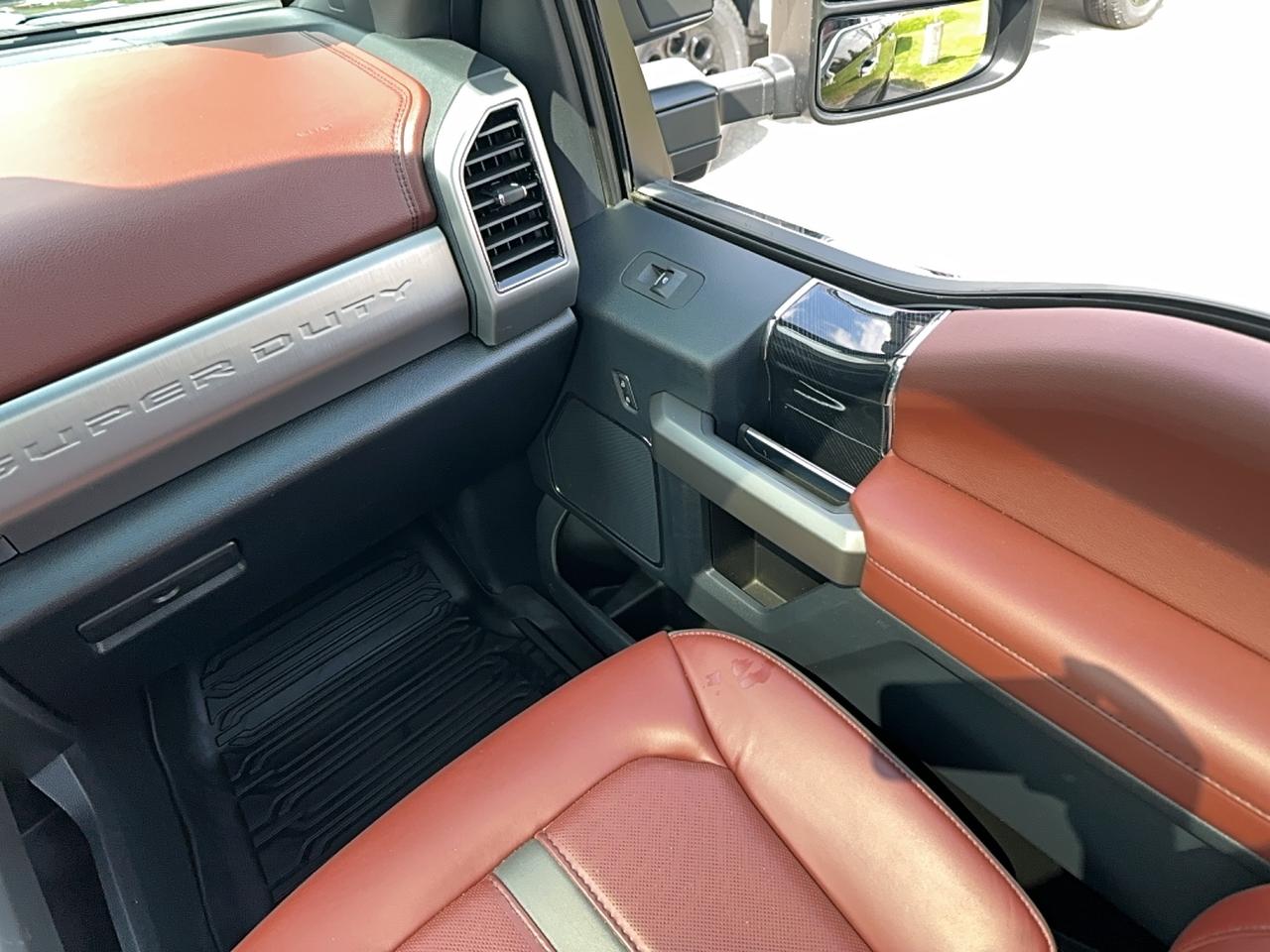 2022 Ford F-350 Platinum 4WD Crew Cab 6.75' Box Photo