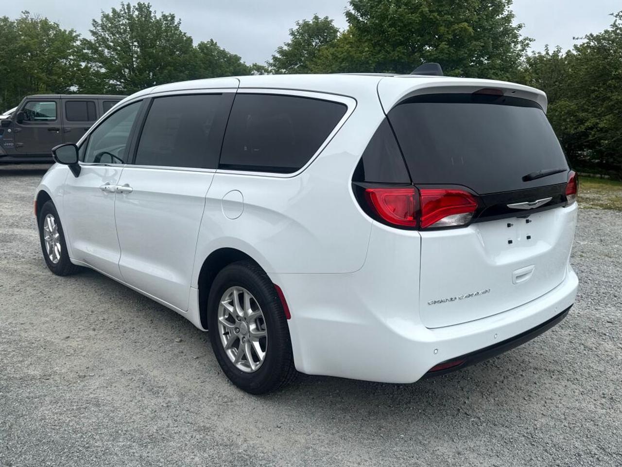 2027 Dodge Grand Caravan SXT Photo