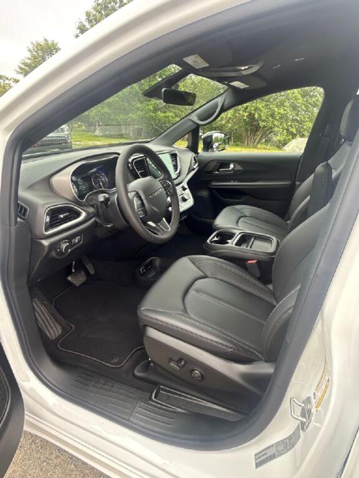 2027 Dodge Grand Caravan SXT Photo