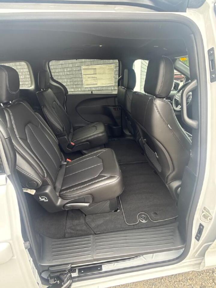 2027 Dodge Grand Caravan SXT Photo
