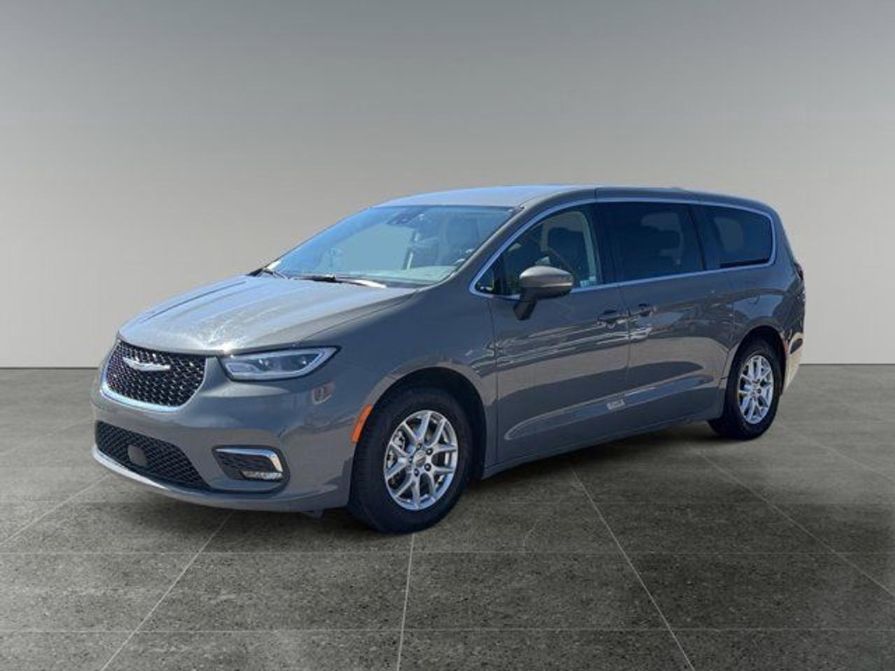 2023 Chrysler Pacifica Touring L - Photo #1
