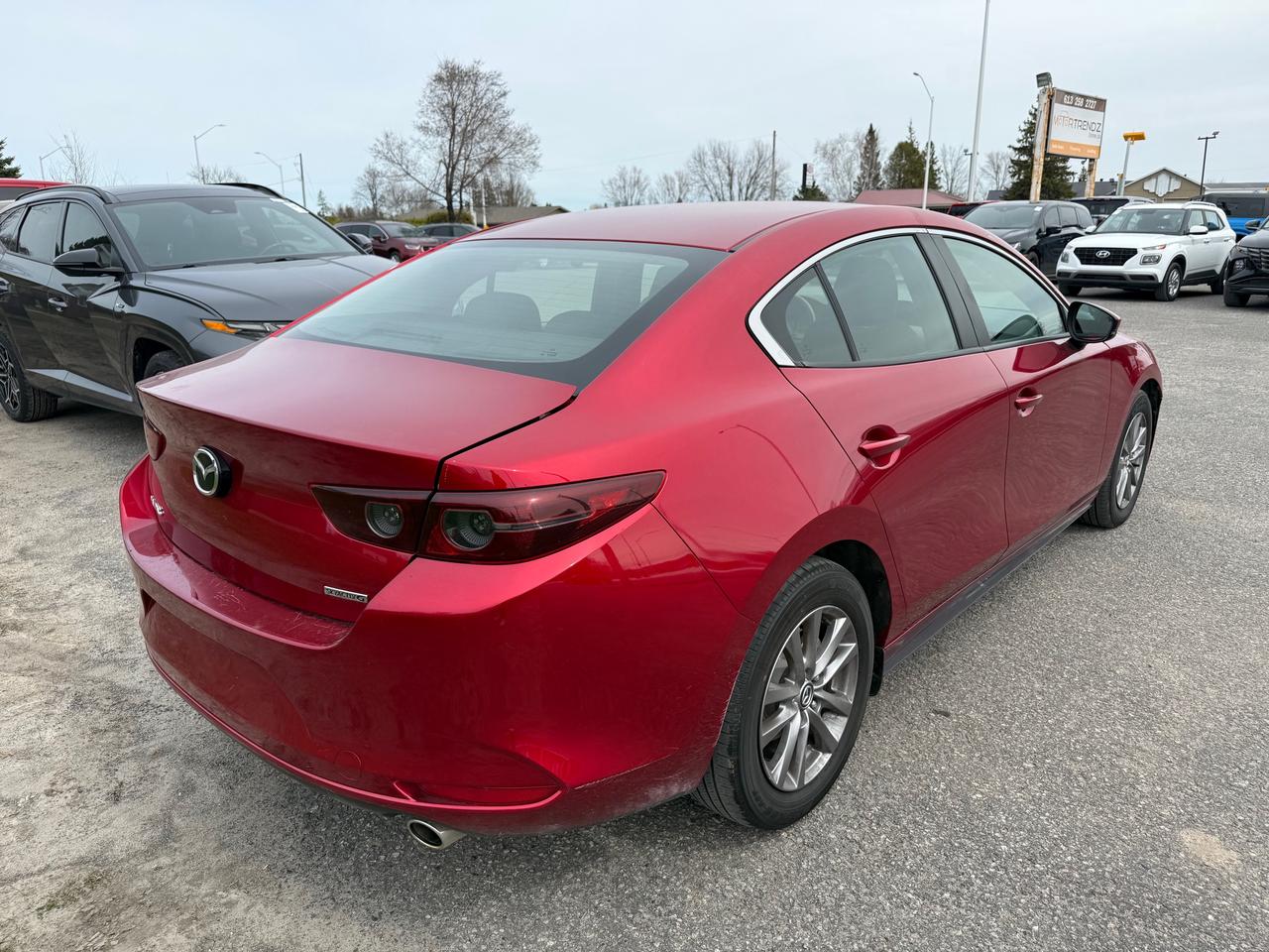 2019 Mazda MAZDA3 GX 6-Speed Manual ! Heated Seats! Photo2