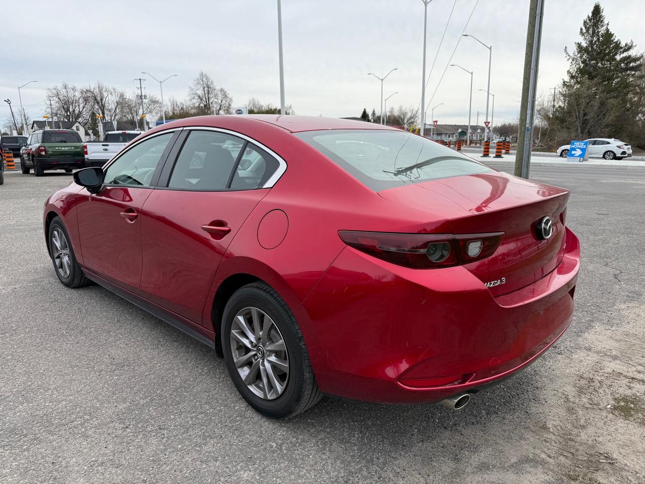 2019 Mazda MAZDA3 GX 6-Speed Manual ! Heated Seats! Photo3