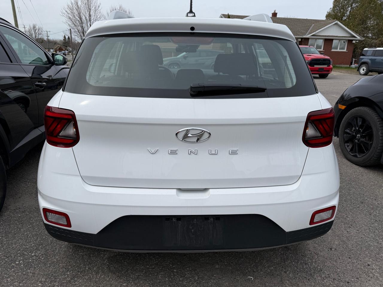 2025 Hyundai Venue Preferred Heated Steering And Seats ! Photo