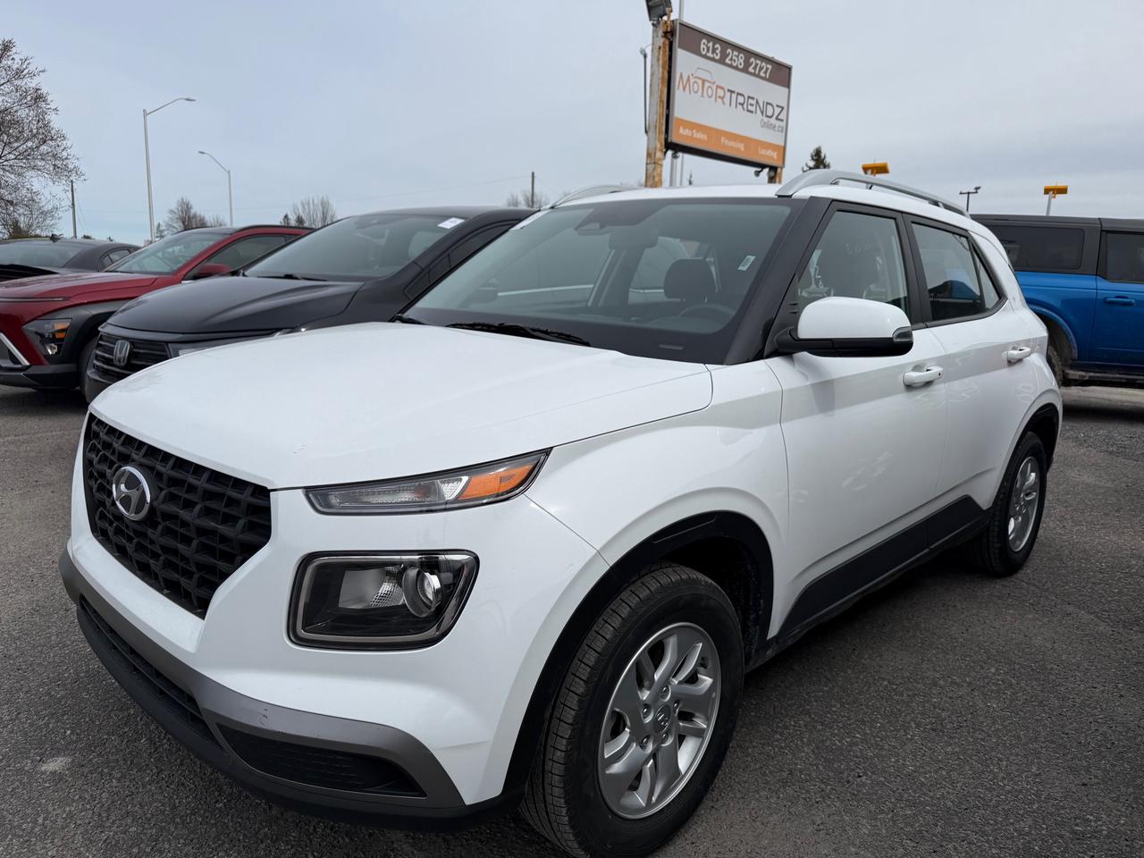 2025 Hyundai Venue Preferred Heated Steering And Seats ! Photo