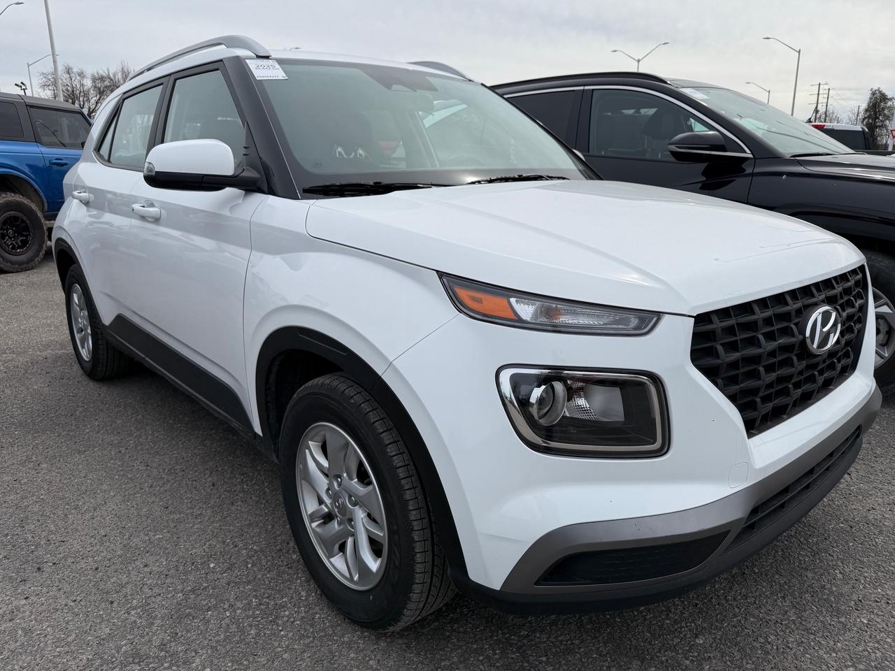 2025 Hyundai Venue Preferred Heated Steering And Seats ! Photo