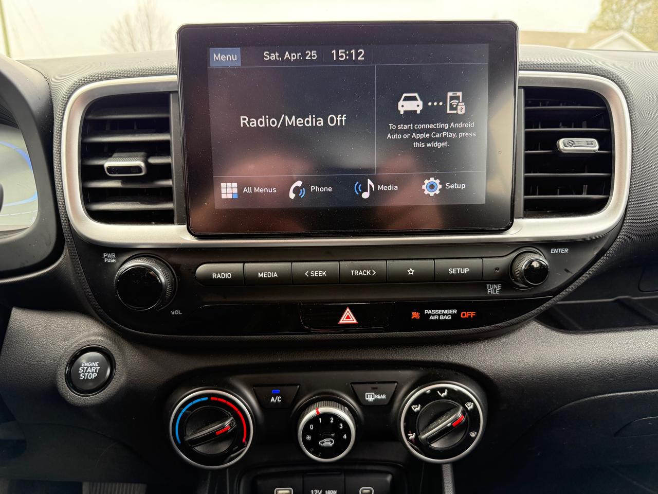 2025 Hyundai Venue Preferred Heated Steering And Seats ! Photo