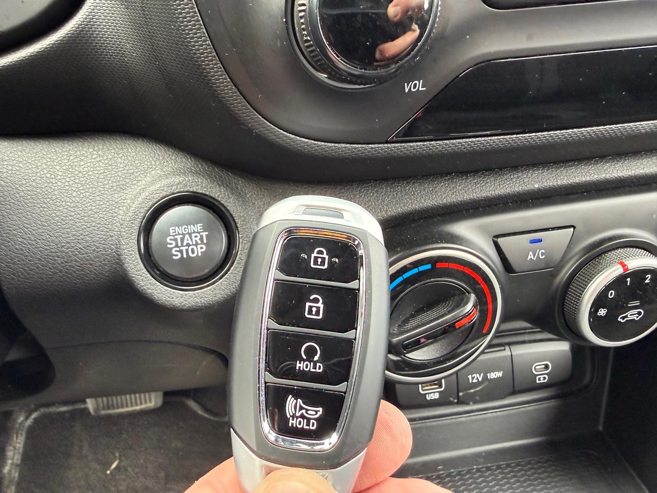 2025 Hyundai Venue Preferred Heated Steering And Seats ! Photo