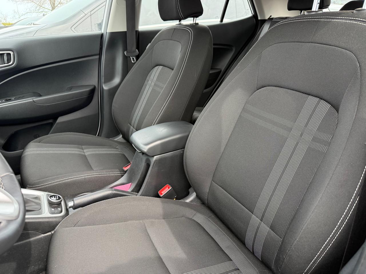 2025 Hyundai Venue Preferred Heated Steering And Seats ! Photo
