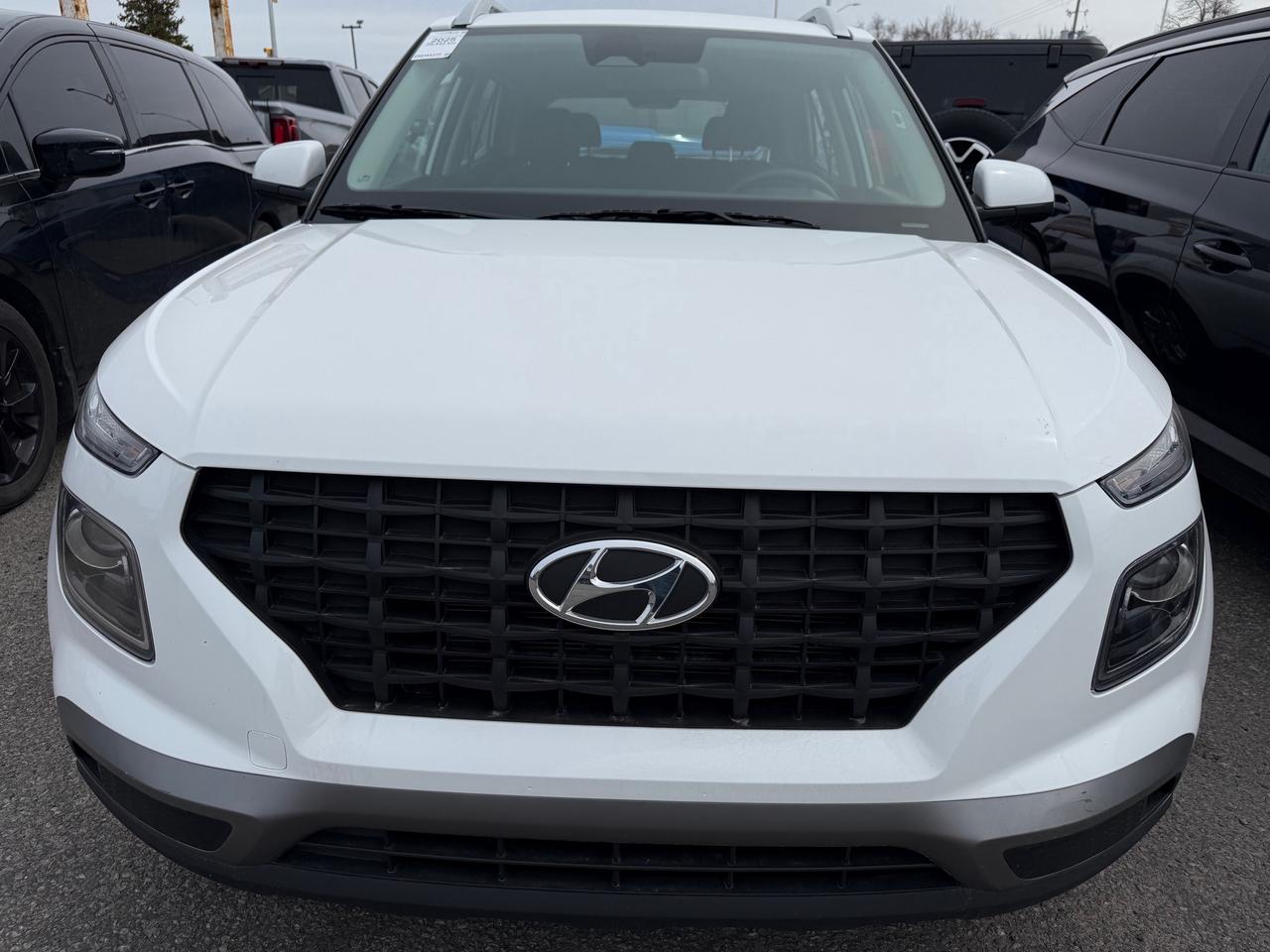 2025 Hyundai Venue Preferred Heated Steering And Seats ! Photo