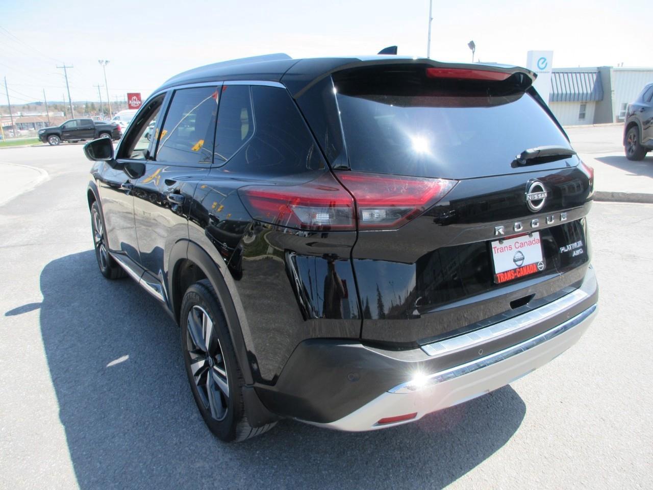 2023 Nissan Rogue Platinum Photo2