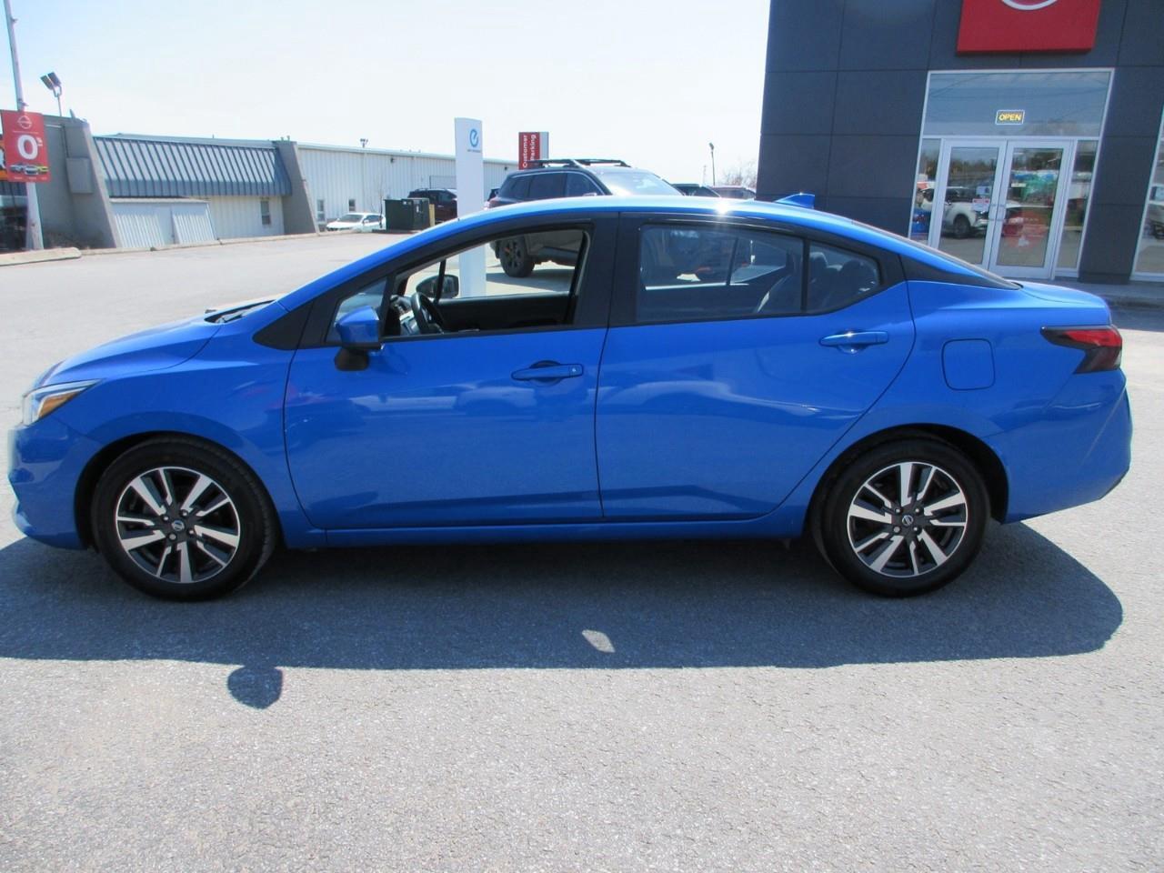 2022 Nissan Versa SV Photo