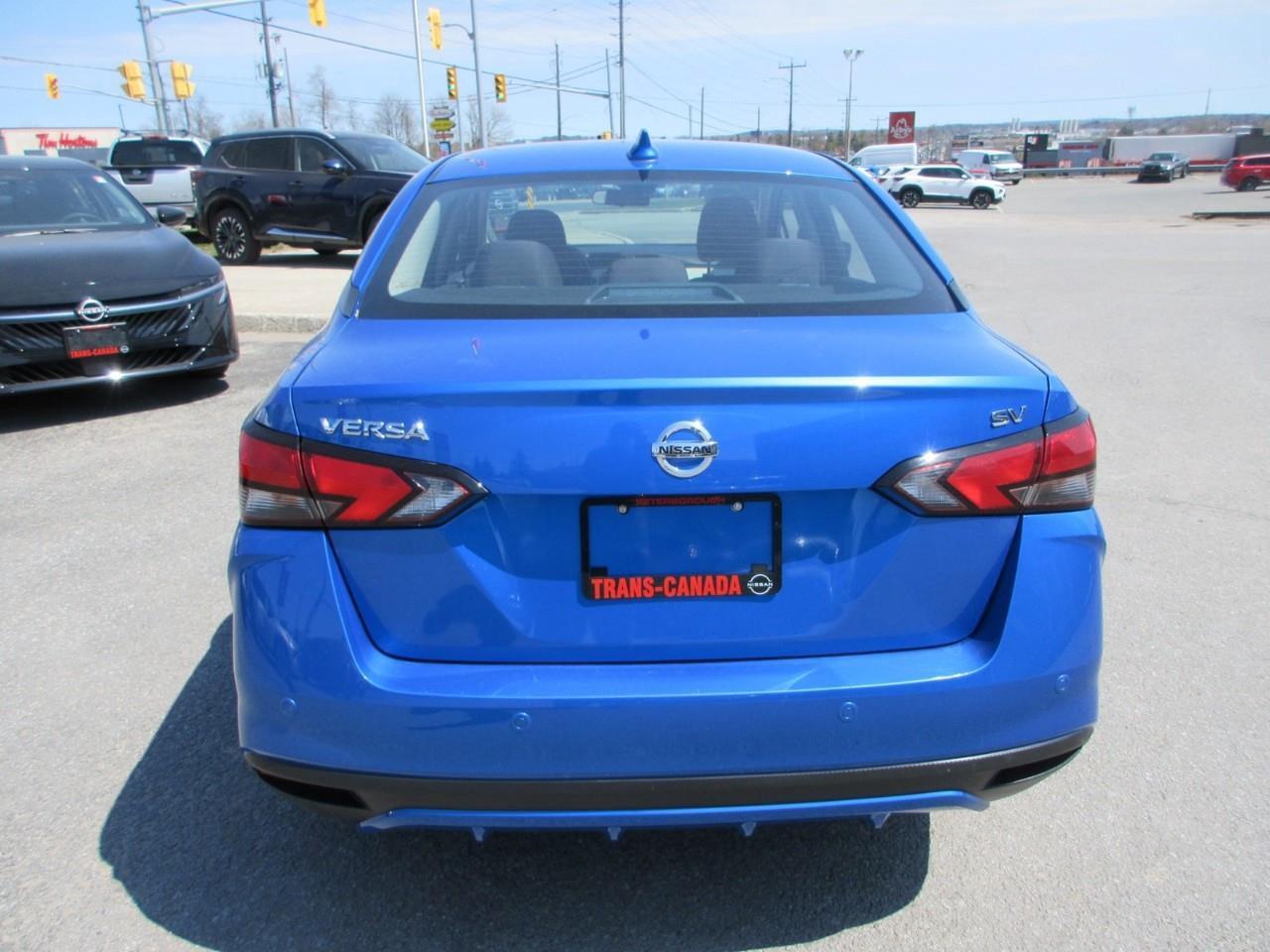 2022 Nissan Versa SV Photo