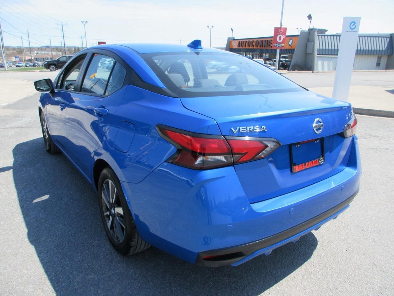 2022 Nissan Versa SV Photo